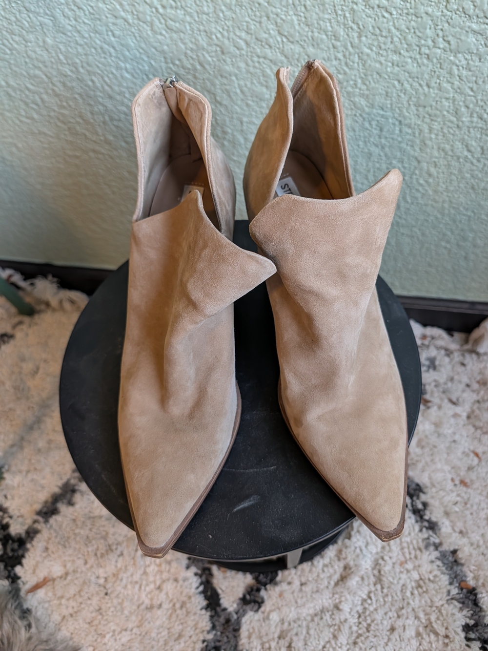 Steve Madden "Rookie" Light Brown Suede Ankle Boots - Picture 2 of 6